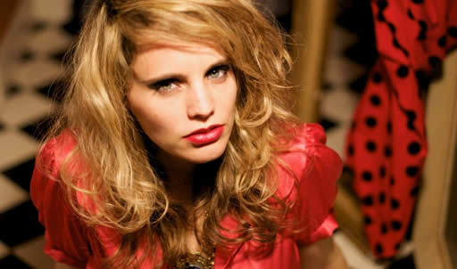 AnnaCalvi_r1.jpg