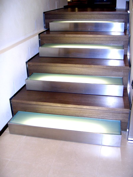 Moderna e semplice scala in legno notizie.it Luci scala