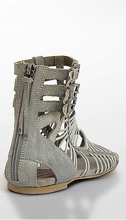Luxury Rebel: sandali gladiator color verde salvia in suede, con zip al tallone