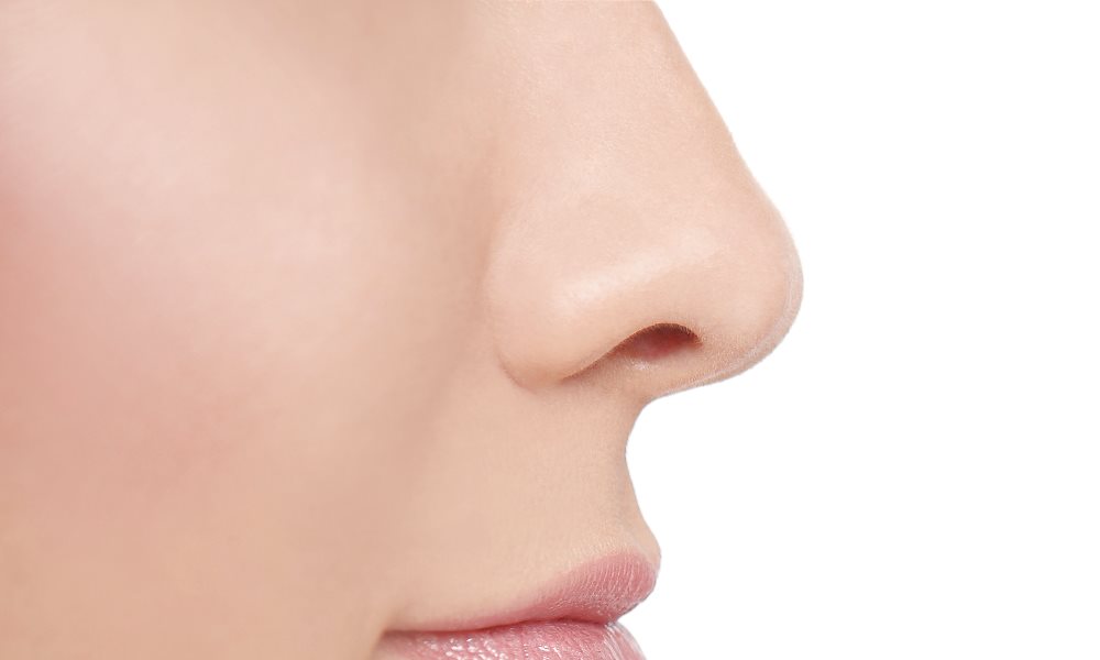 I pigmentary notano su una faccia a uomini