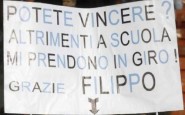Il cartello del piccolo Filippo