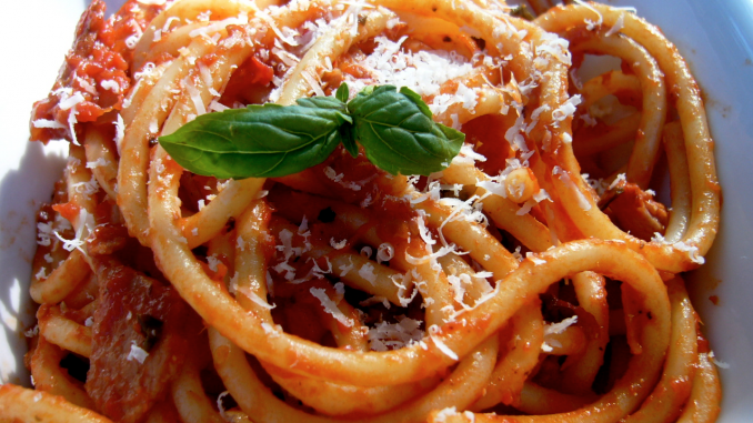 Ricette salate: Bucatini all'Amatriciana amatriciana