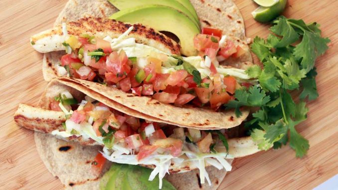 Il taco è un piatto tipico dello street food messicano, ormai diffusosi in tutto il mondo. Le varianti sono due: duri e morbidi. tacos