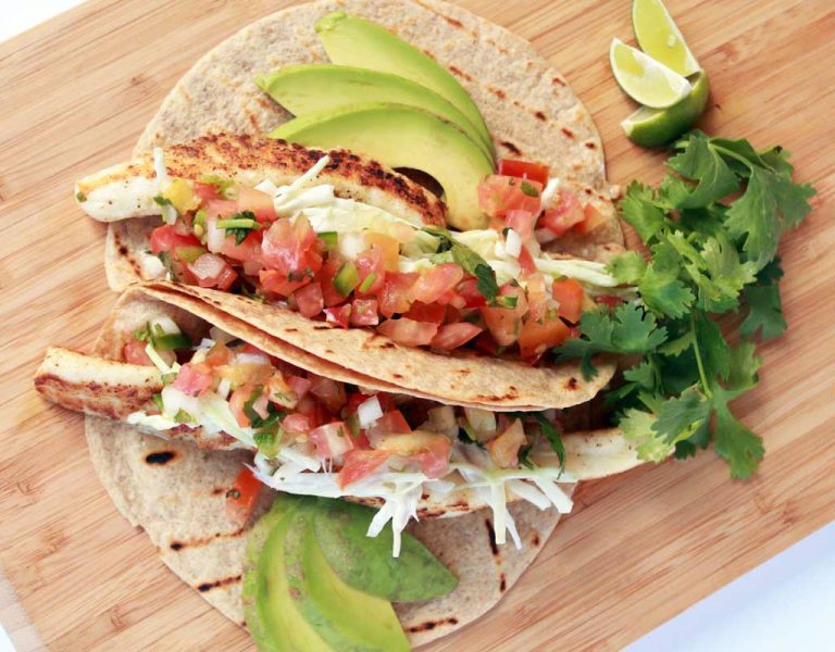 Il taco è un piatto tipico dello street food messicano, ormai diffusosi in tutto il mondo. Le varianti sono due: duri e morbidi. tacos