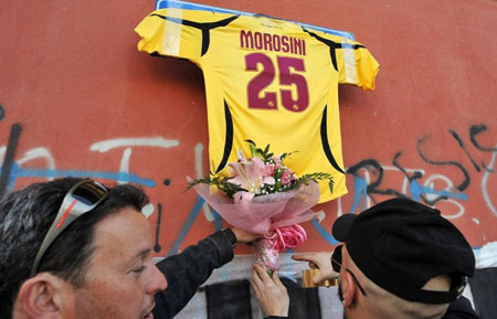Morosini: Livorno e Vicenza ritirano la maglia numero 25. Il dolore dei compagni