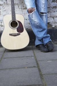 Come togliere le macchie blu dei jeans dalle scarpe