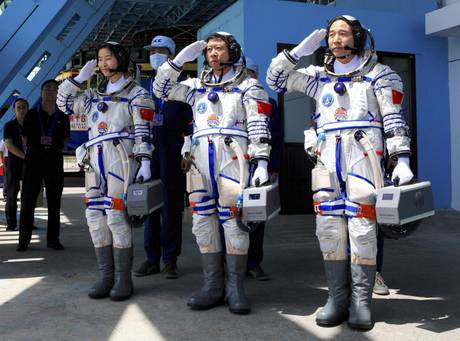 Shenzhou-9 Chinese astronauts