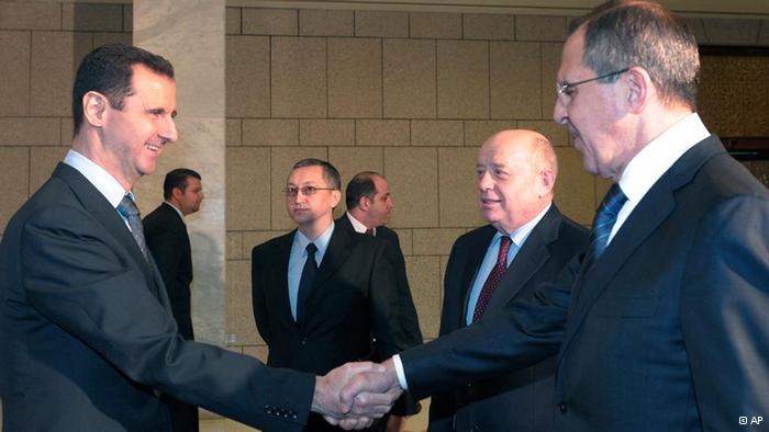 Stretta di mano tra Assad e Lavrov