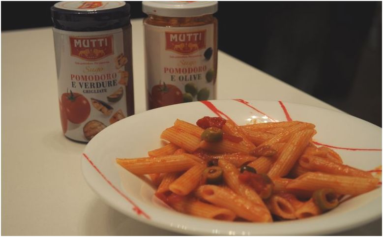 penne pomodoro e olive mutti