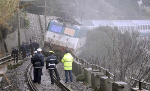 Treno deraglia per maltempo in Liguria