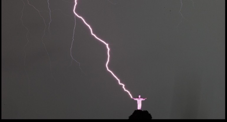 fulmine-cristo-rio-de-janeiro-770x415