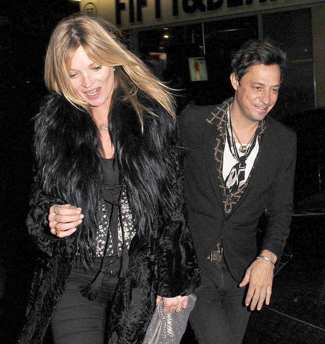 Kate Moss ubriaca dopo una festa, ecco le foto