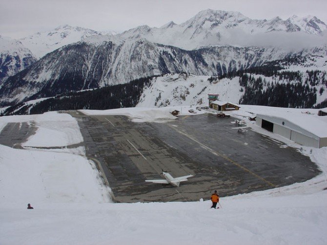 670x502xCourchevel-Airport-France.jpg.pagespeed.ic.5JEwOfMJlm
