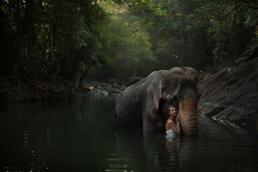 donne e animali in amore