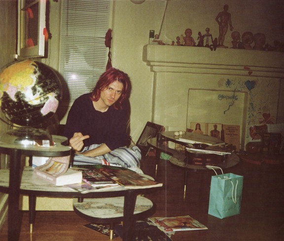kurt-cobain-seduto