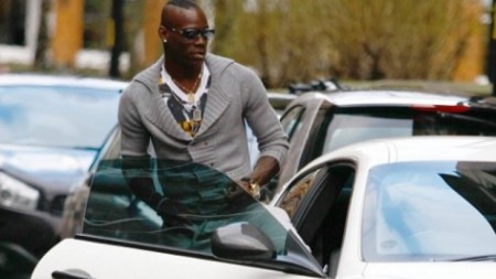 448503_balotelli-maserati-bianca