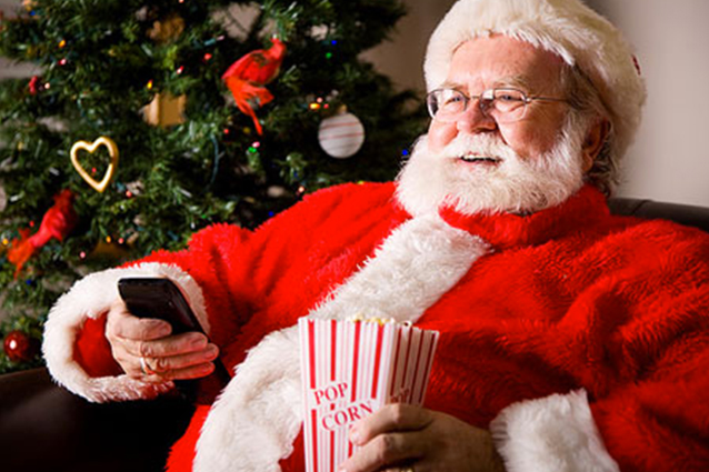 babbo-natale-guarda-film-638x425