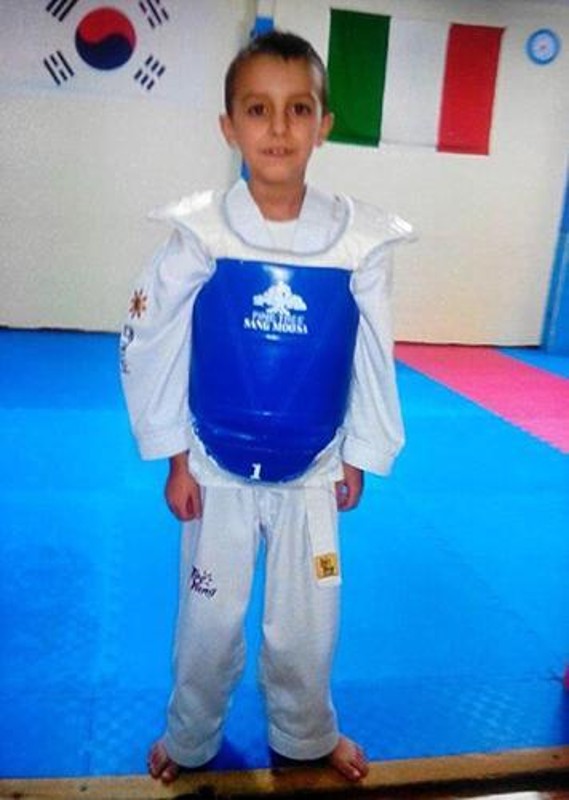 f967c18146a4abe9e423be239ef54793-2 bambino morto