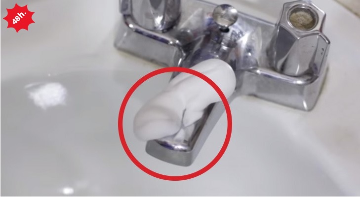 schiuma da barba lavandino