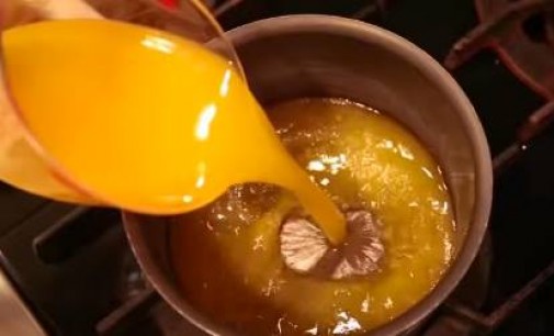Succo d’arancia in acqua bollente: video cucina