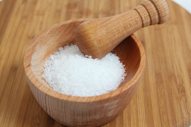 I-rimedi-di-bellezza-a-base-di-sale-dallanticellulite-allo-scrub-mani-638x425