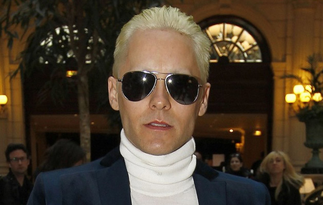 Look Jared Leto biondo platino Look Jared Leto biondo platino