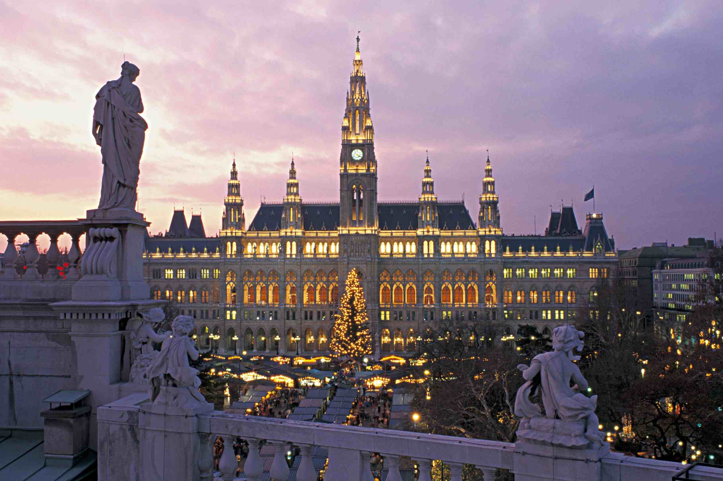 Wien, Ringstrasse, Rathaus, Adventmarkt, Adventzauber