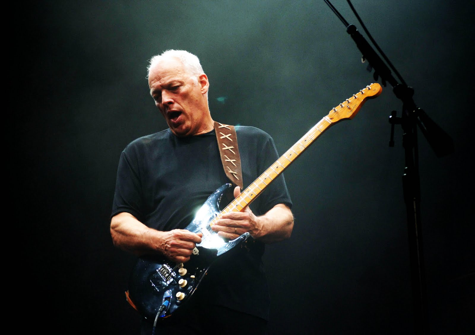 DAVID GILMOUR IN CONCERT AT ROYAL ALBERT HALL, LONDON - 30 MAY 2006