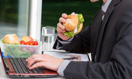 al_lavoro_desk-eating