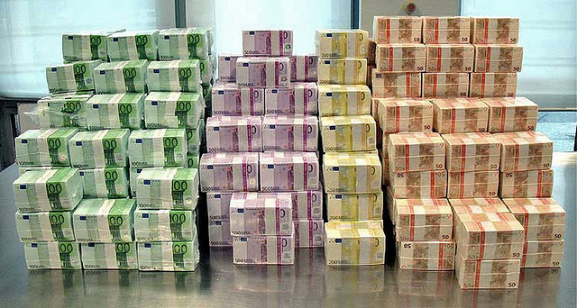 Come viene speso il denaro pubblico Come viene speso il denaro pubblico