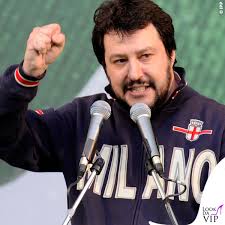 Contestatori uova contro Salvini Contestatori: uova contro Salvini novità