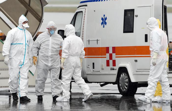 Ebola:esercitazione a Malpensa,da sbarco a ricovero malato