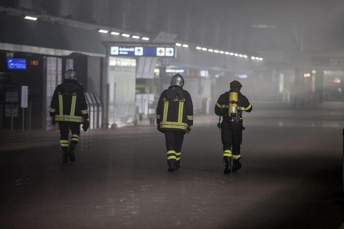 Aeroporto Fiumicino interamente chiuso fino alle 14