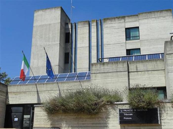 In tribunale con coltello tenta aggredire pm,arrestata - foto ANSA