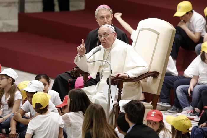 Pope's audience to children of Peace Factory