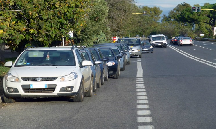 Milano allarme auto sospetta vicino alla Questura Milano allarme auto sospetta vicino alla Questura