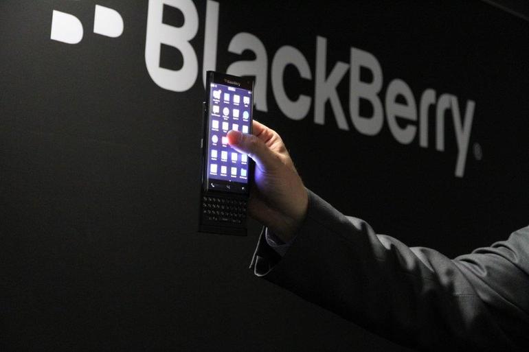 blackberry-slider-roger-pic