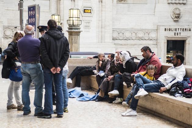 migranti stazione centrale