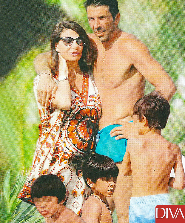 1435745760_ilaria_d_amico_gigi_buffon_figli_vacanza_massa_carrara