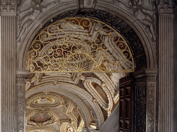 36353-Uno_dei_due_Portali_sommitali_della_Scala_D_Oro_light arte.it