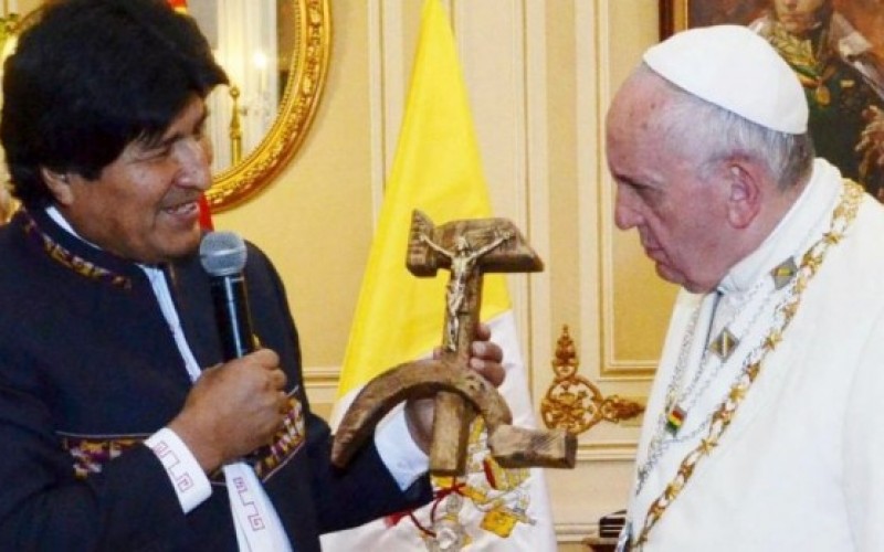 crocifisso falce e martello