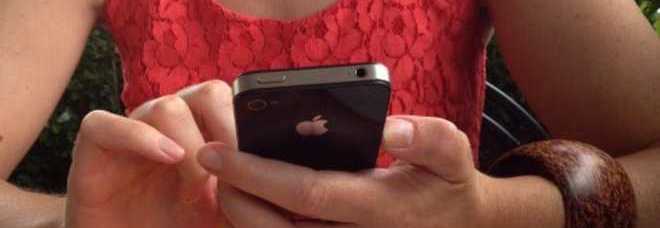 Come caricare un telefono cellulare senza carica batteria Come caricare un telefono cellulare senza carica batteria