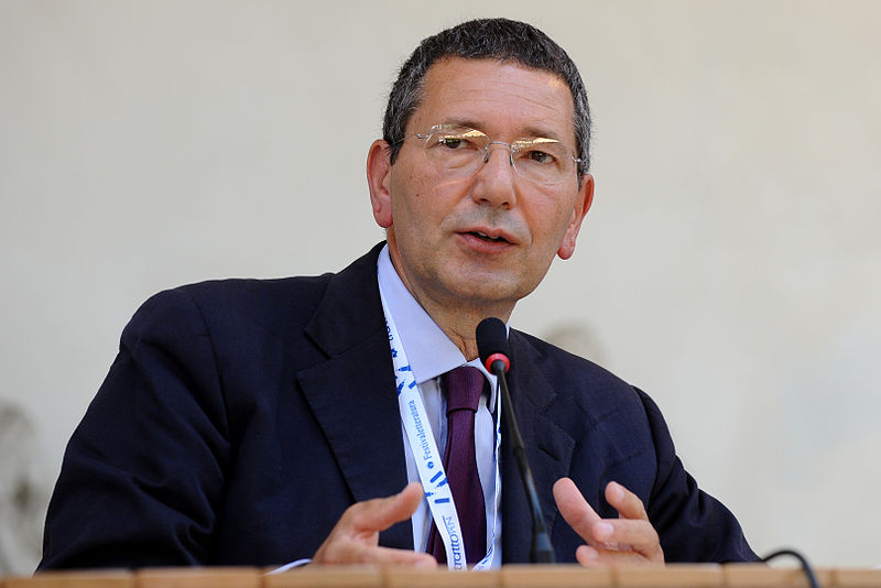 800px-Ignazio_Marino_-_Festivaletteratura_2012_02