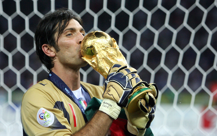 Italian goalkeeper Gianluigi Buffon kiss