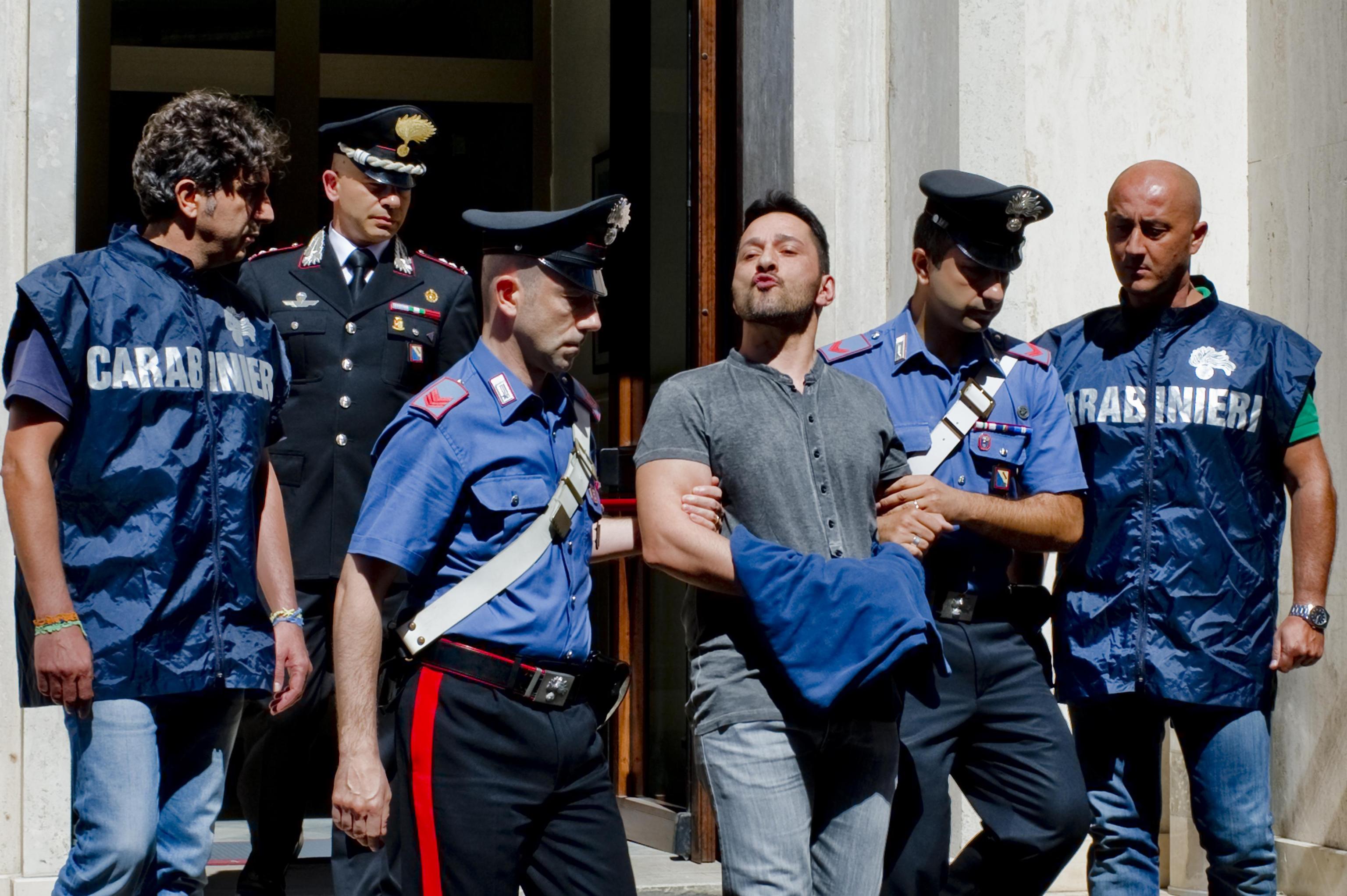 Camorra: preso reggente clan,gente in strada ostacola arresto