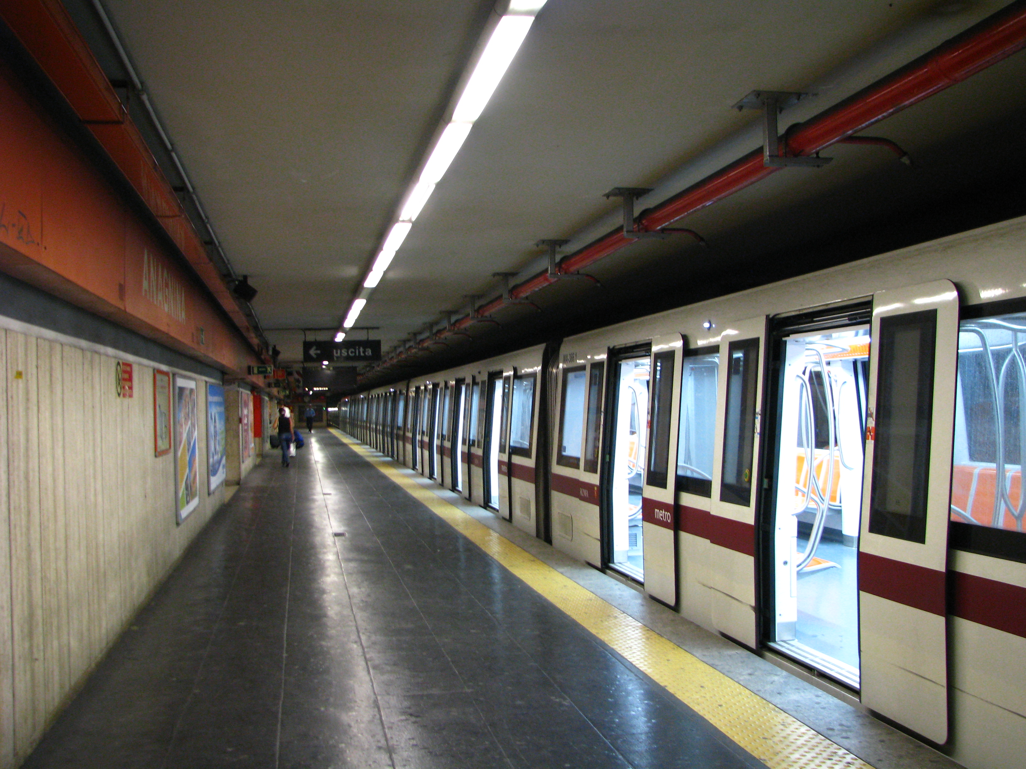 Roma_Metro_at_Anagnina_Station