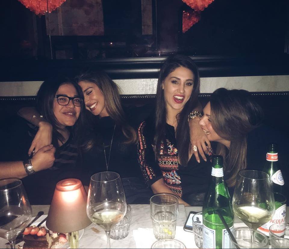 Belen, regina della movida milanese, fan infuriati