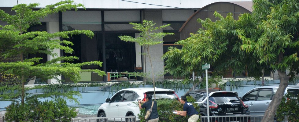 Giacarta, serie di esplosioni e almeno 10 morti