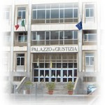 Dopo allagamenti cede intonaco da tribunale,rischio chiusura
