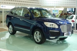 Un Suv cinese, l’Hawtai B35 assomiglia al Porsche Cayenne